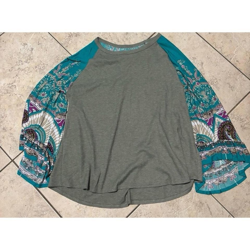 Flowy boho bell sleeve top size xl